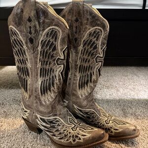 Women's Western Heeled Boots with Wing Design